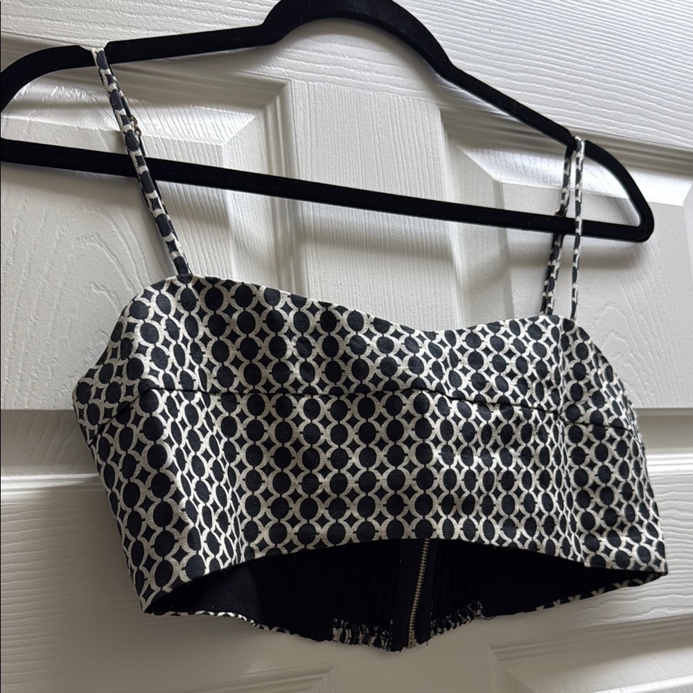 DISSH Black and White Patterned Crop Top